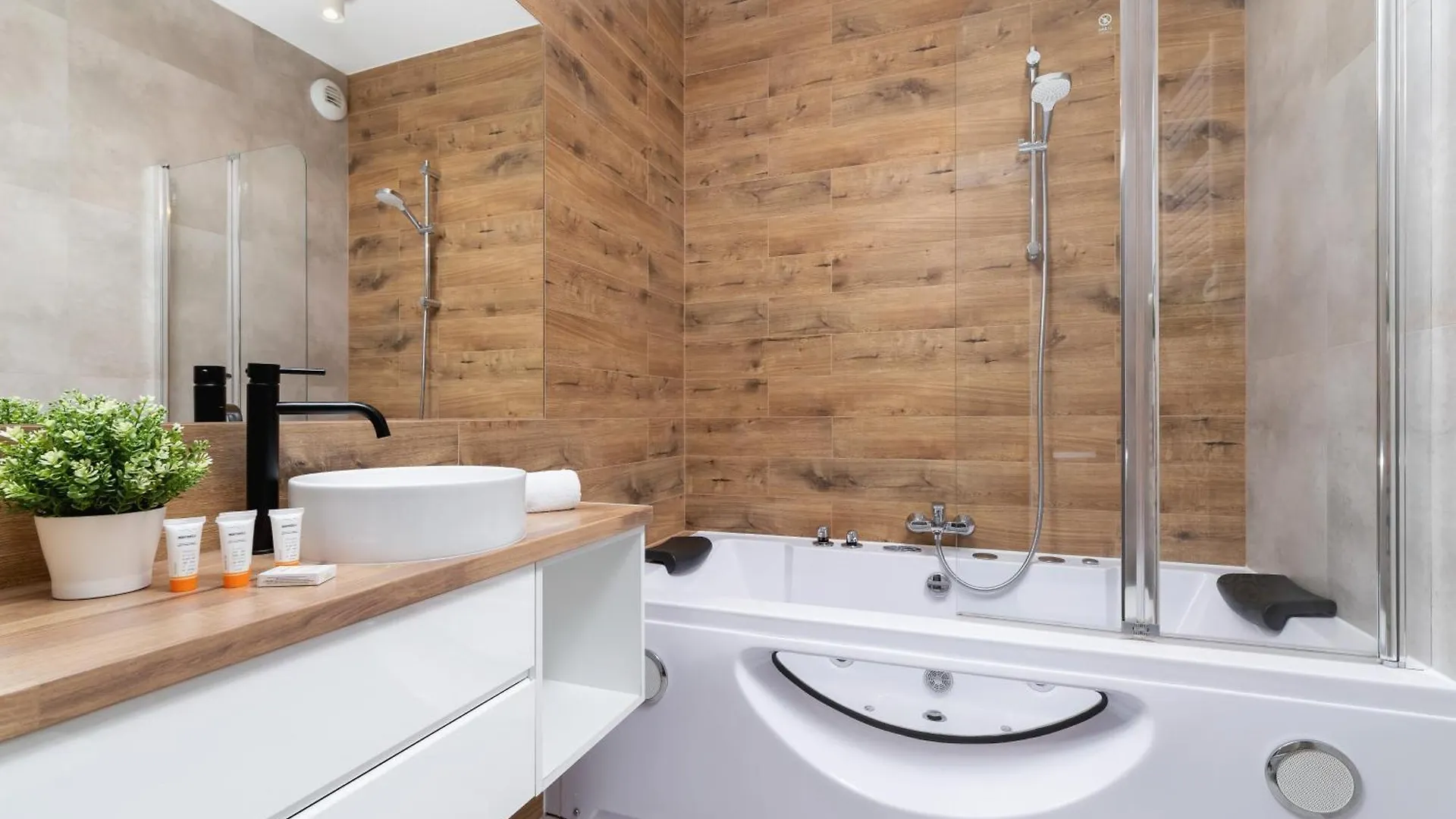 Luxurious Apartment Rakowicka Krakow By Renters Prestige