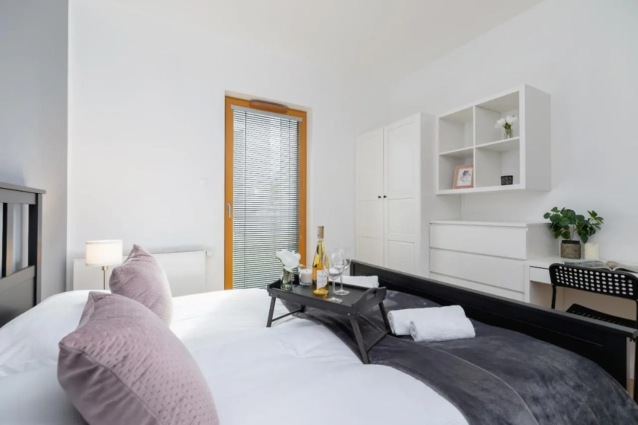 Luxurious Apartment Rakowicka Krakow By Renters Prestige